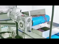 빨간 콩을 캔에 넣는 장비는 어떻게 콩을 캔에 넣을 수 있을까요?